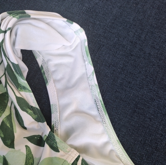 Nip Tuck Oasis Green Joanne Twist Front Women Green Leaf One Pc Swimsuit Sz 4 - Picture 7 of 7